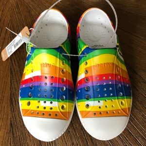 NWT Native Shows Jefferson rainbow c9